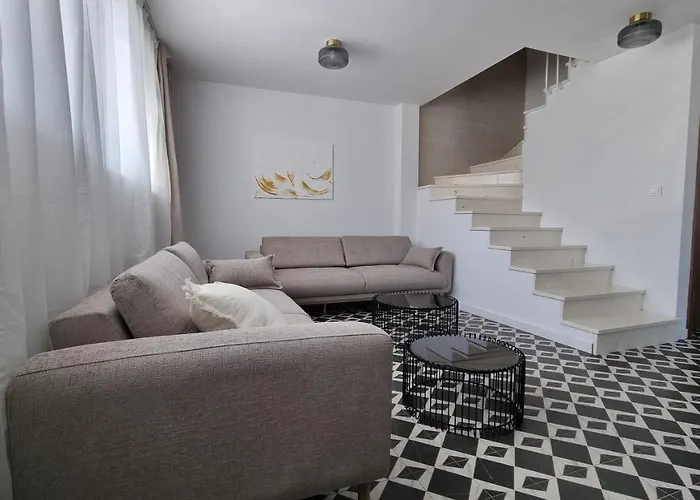 Delta House - Alfa *